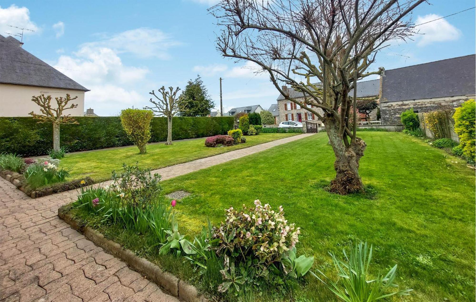 Lovely Home In La Fresnais With Kitchen Exteriör bild